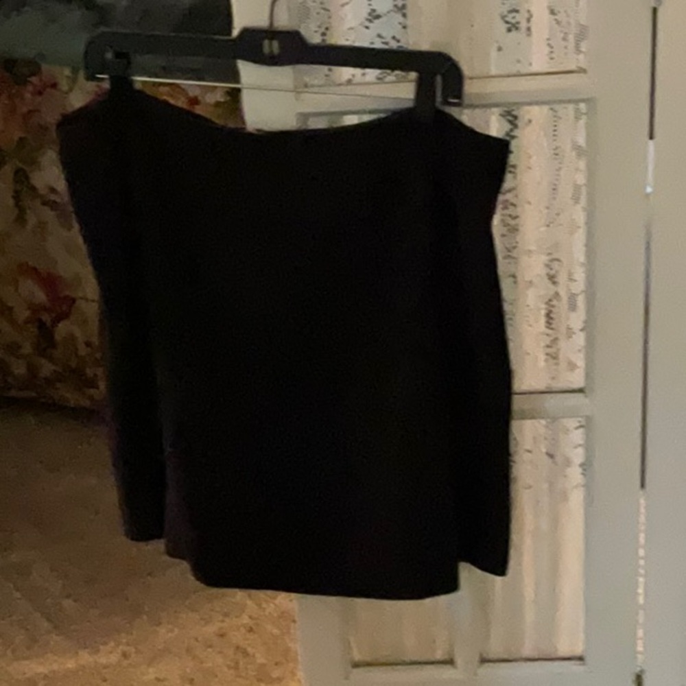 BLOOMINGDALES BLACK PENCIL SKIRT -SIZE 16